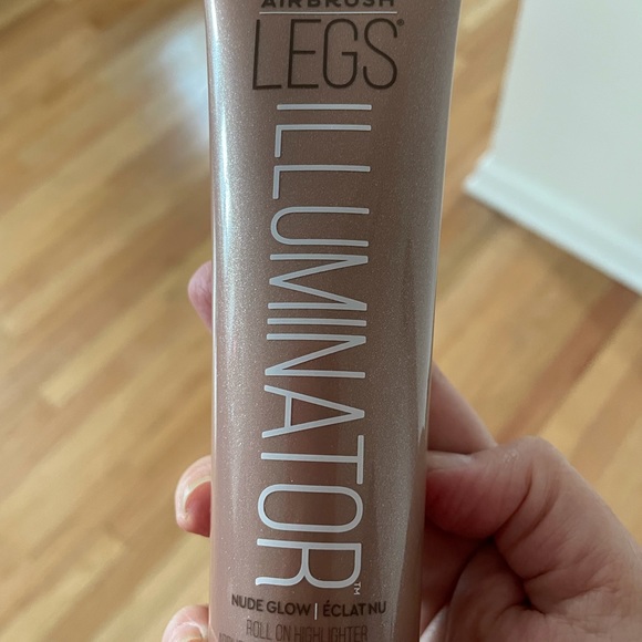 New Sally Hansen Airbrush Legs Illuminator - Picture 2 of 2